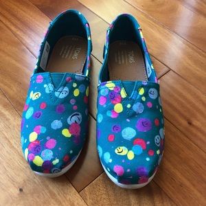 TOMS girls slip on shoes
